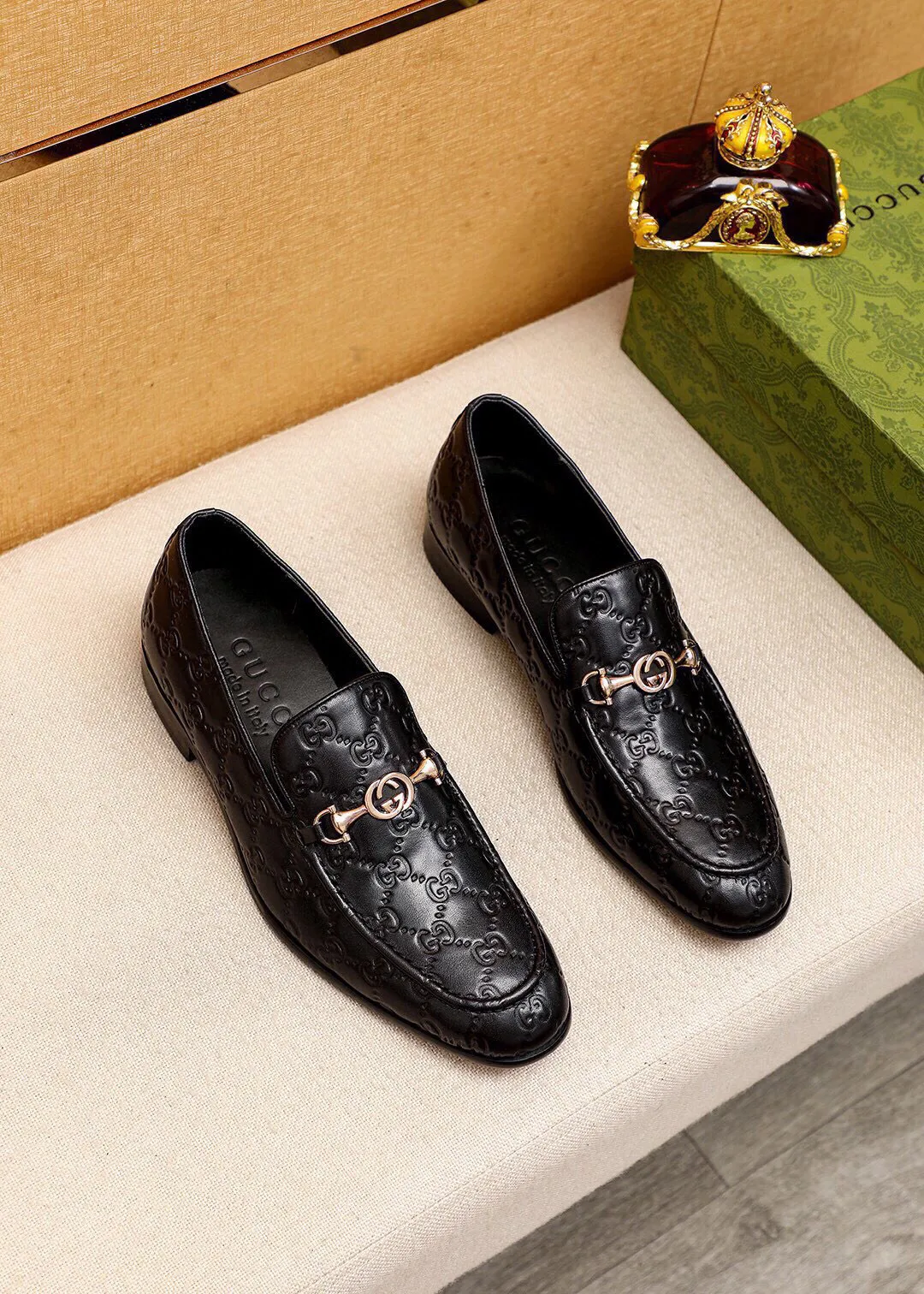 Men's shoes 💰520 💐 Product trademark: GUCCI "Gucci" casual leather shoes Regular size: 39-44 (38.45🉑️customized) Product materials: Selected imported first-layer calfskin embossed upper + luxury hardware buckle, imported water-dyed cow leather lining. Strong three-dimensional visual effect, original combination outsole Color: 3⃣️colors available